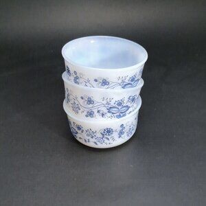 Vintage Set of 3 Arcopal mini bowls ramekins